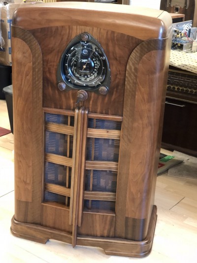 Fully Restored Radio Chassis and Cabinet